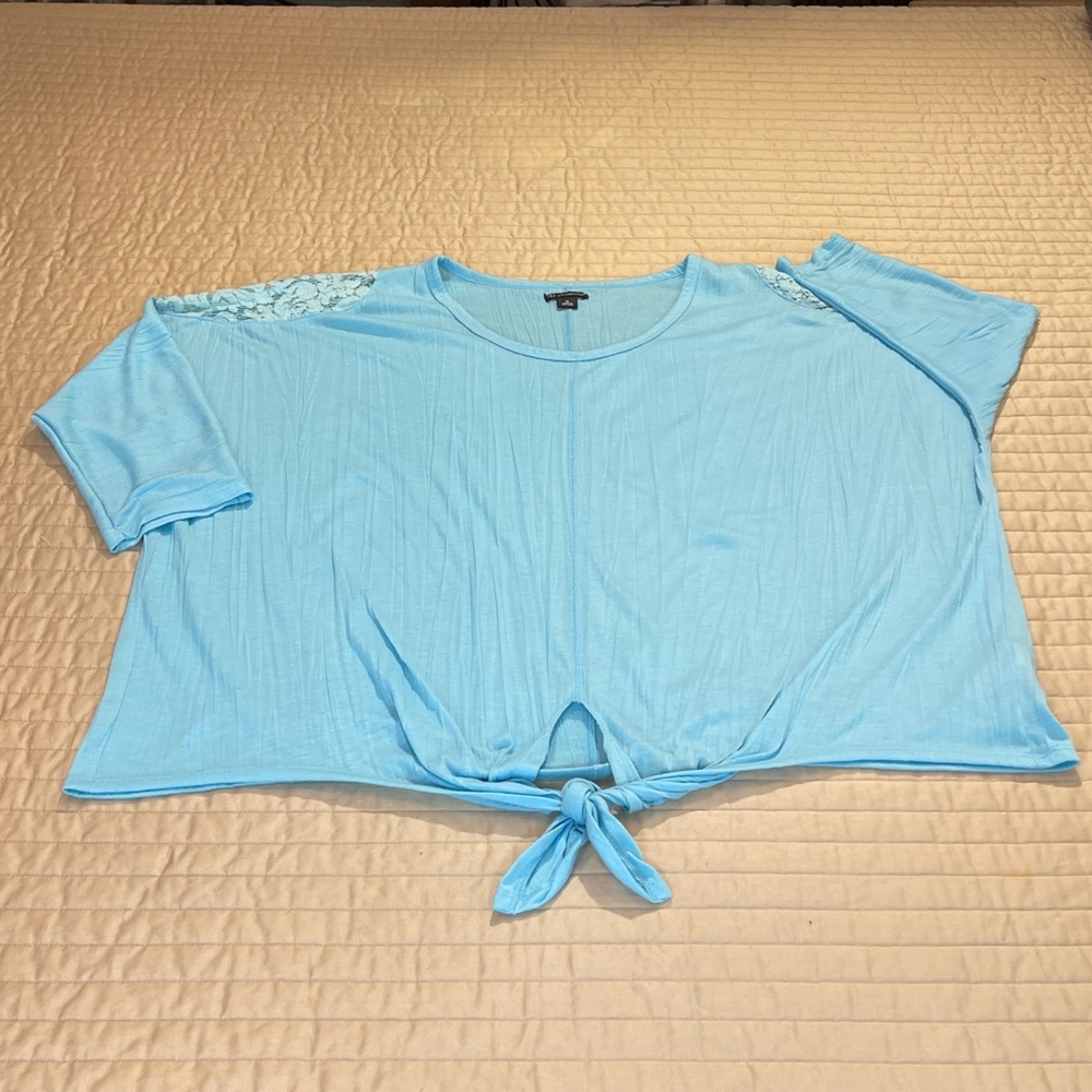 NEW DIRECTIONS SIZE XL Women's Light Blue Tie-Front Top - Picture 4 of 8